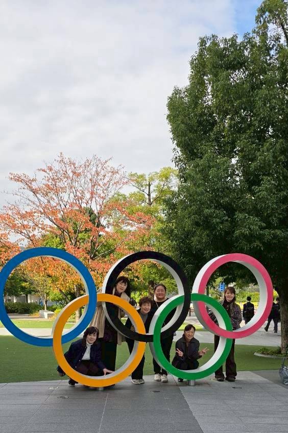 五輪前にて記念撮影　