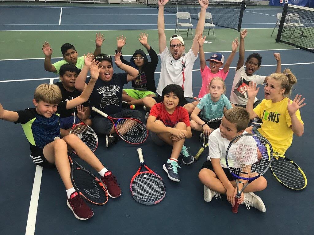 セントポールの子どもたちと一緒に1週間のテニスキャンプに参加