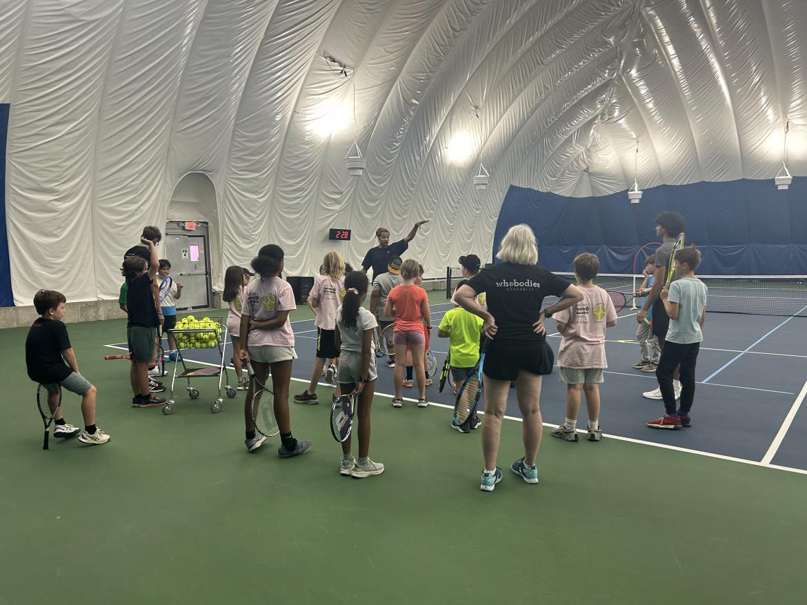 快適なインドアテニスコート