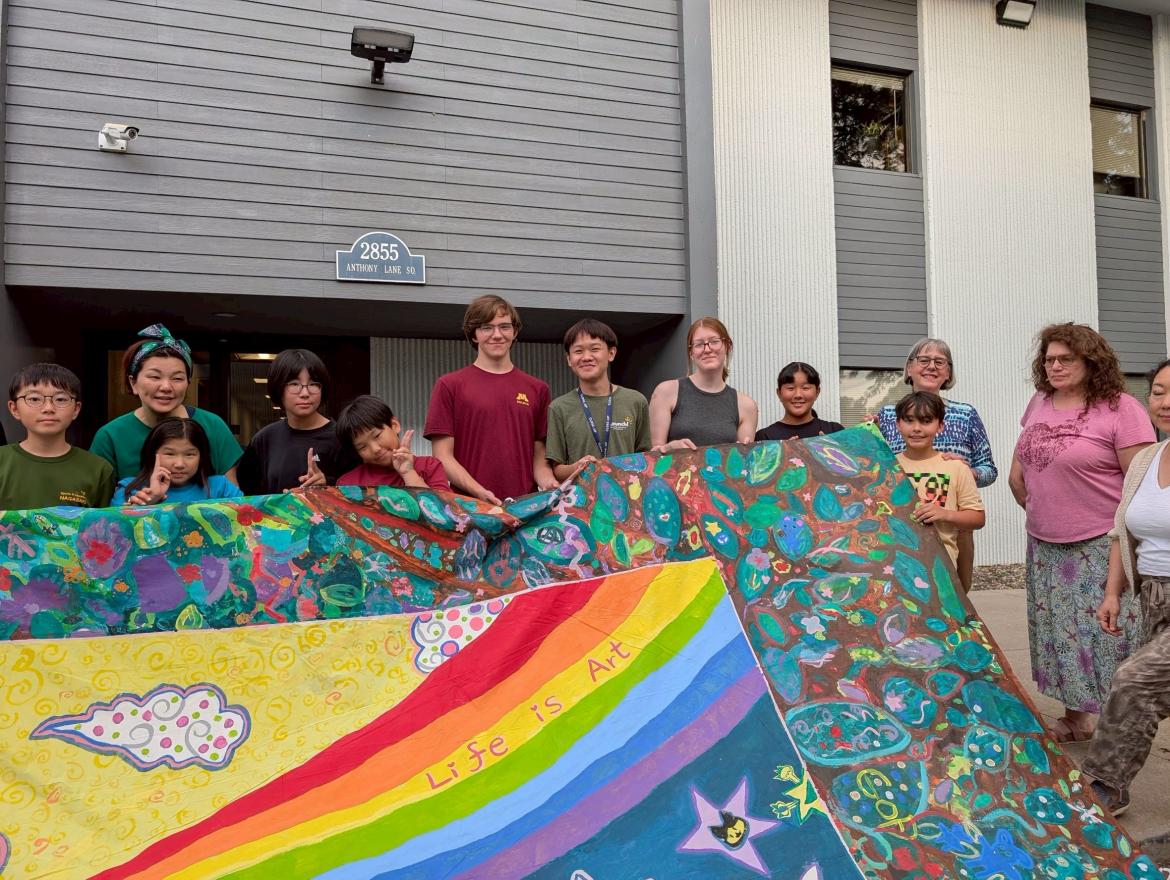 みんなで完成を喜びました。