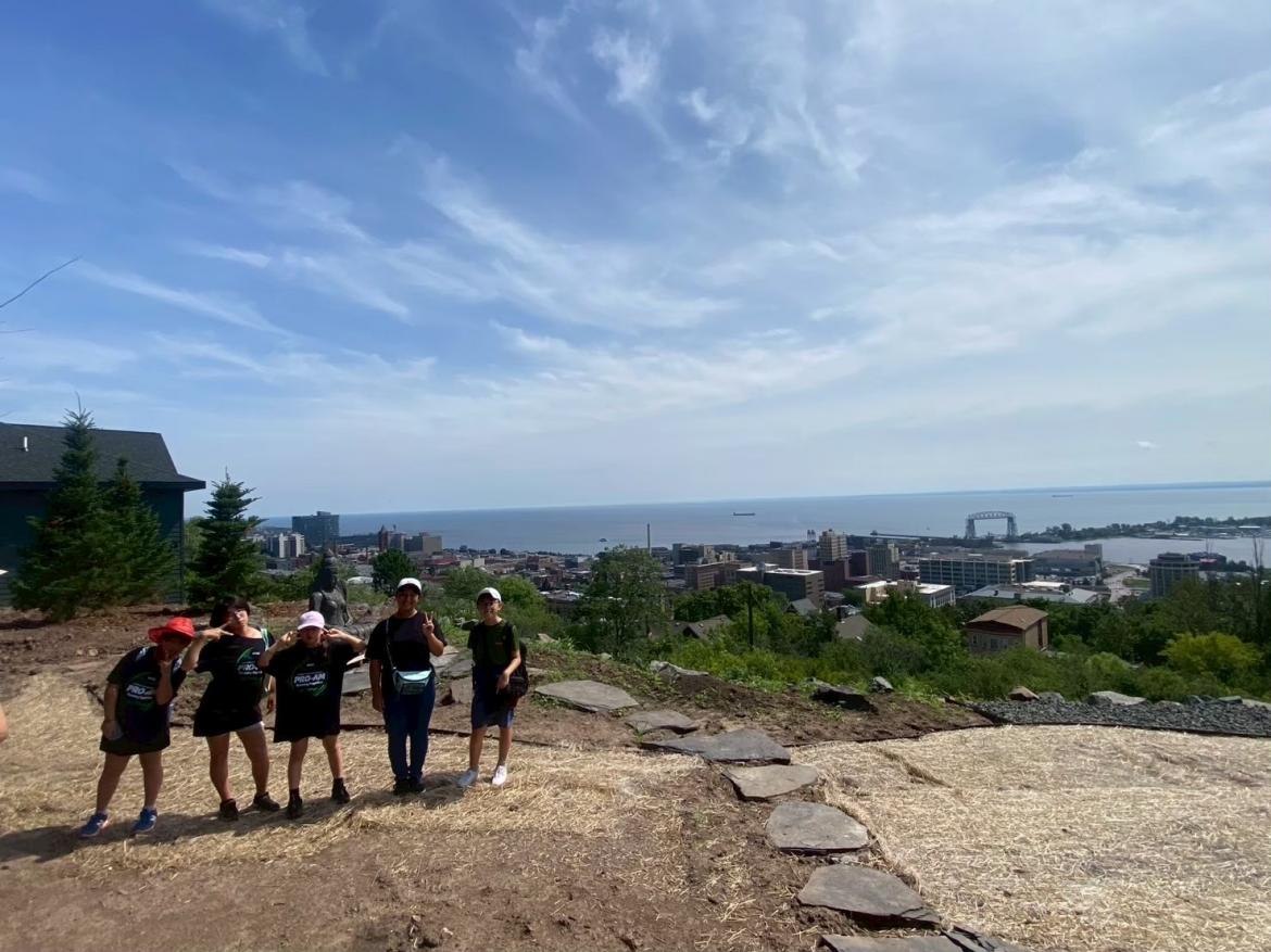 丘の上へのハイキング